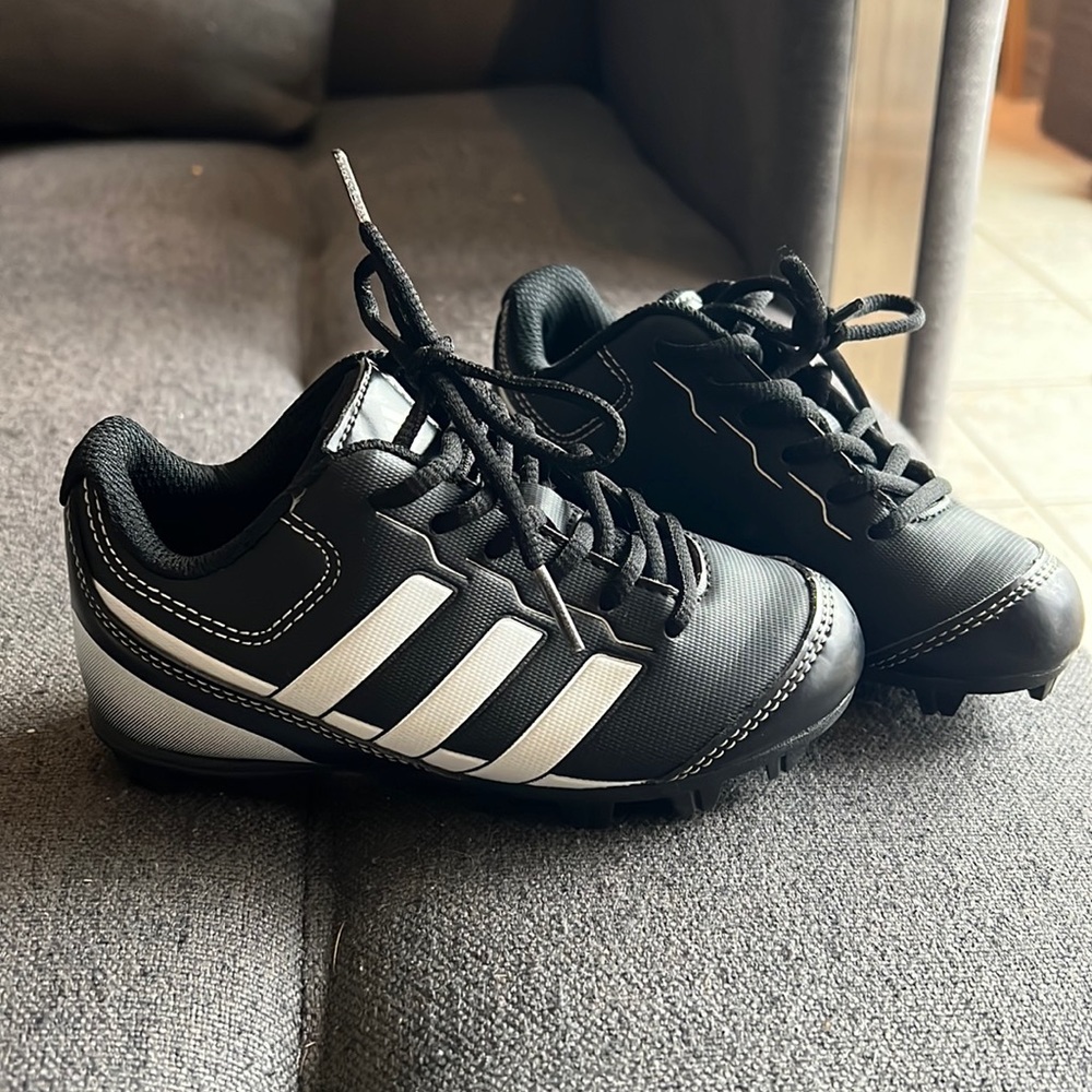 Adidas Boys 10K Football Cleats Black and White 064 064715 9/19 N…